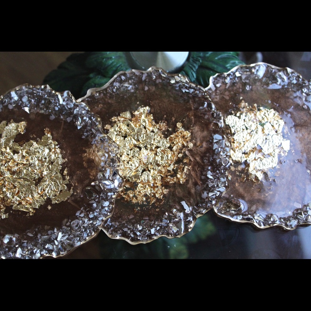 Handmade Brown Resin Tray With Handles And Coasters - Picture 12 of 13